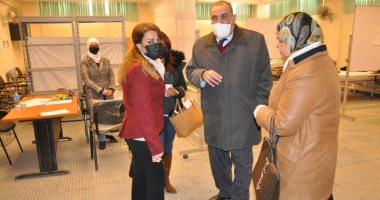 رئيس جامعة حلوان يتفقد لجان امتحانات الفصل الدراسى الأول بكلية الطب.. صور