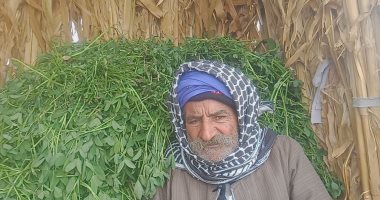 العم كامل شاعر وصاحب حكمة.. شاهد خبرة 72 سنة هيديها لك فى دقيقة