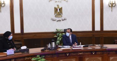 رئيس الوزراء يتابع موقف المجمعات الصناعية فى مختلف المحافظات