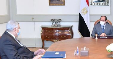 خلال اجتماعه بعوض تاج الدين.. الرئيس السيسى يوجه بتعزيز برامج التوعية بشأن الإجراءات الاحترازية للوقاية من كورونا.. ويشدد على الاستمرار بحملات التطعيم.. ويطلع على مستجدات مشروع تصنيع وتجميع مشتقات البلازما