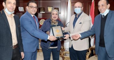 محافظ بنى سويف يؤكد على أهمية دور الكوادر العلمية والبحثية فى الدفع بجهود الدولة