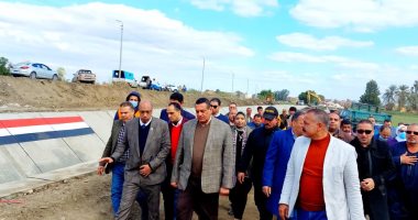 محافظ البحيرة يتفقد تبطين ترعة جنابية الشرقية بإيتاى البارود 