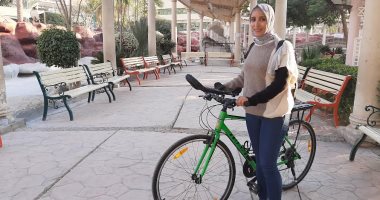 أول بنت فى الشرقية تسافر إلى أسوان على العجلة وتتحدى البرد.. فيديو