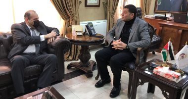 سفير مصر فى الأردن يلتقى وزير العمل لمتابعة أوضاع الجالية المصرية
