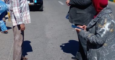 رئيس مدينة سفاجا يتابع أعمال تحويل إضاءة الأعمدة إلى "ليد"