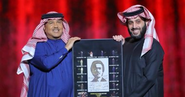 تركى آل الشيخ يكرم فنان العرب محمد عبده بعد نجاح حفله فى موسم الرياض