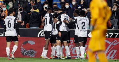 فالنسيا يقدم هدية لـ ريال مدريد ويفرض التعادل على إشبيلية بالليجا.. فيديو