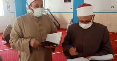 وكيل أوقاف المنيا يحيل المخالفين لتعليمات الوزارة للتحقيق