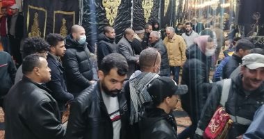 توزيع مصاحف وسجاد صلاة بعزاء والد محمد زيدان فى بورسعيد.. صور