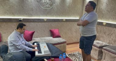 حمو بيكا يستعد لاختبار الموسيقيين بدروس فى "المزيكا"