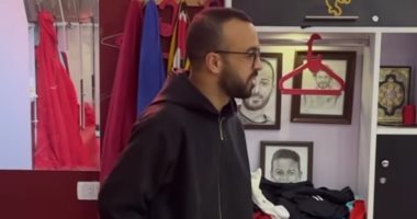 أفشة يظهر بـ"جلابية" فى غرفة ملابس الأهلى .. وطاهر يسأله: "منين دي".. فيديو