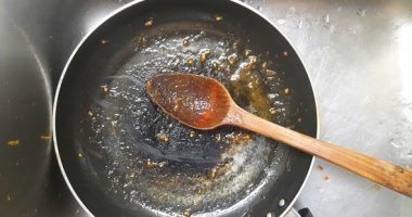 5 حيل تجنبك التصاق الطعام في الحلة.. الطحينة الأبرز