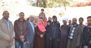 شباب قرية حاجر كومير بالأقصر يحتفلون بعودة صديقهم أشرف بعد 13 سنة غياب.. صور