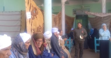 قارئ يشارك بصور لقافلة طبية تطوعية بنجع جاد الكريم بالأقصر 