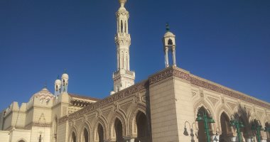 "مسجد سيدى عبد الرحيم القنائى" قبلة الزائرين ومقصد المحبين والمريدين.. مئات المواطنين يتوافدون من جنوب وشمال المحافظة لصلاة الجمعة بـ"الجامع".. وآلاف الزائرين يشاركون فى احتفالات المولد كل عام.. فيديو و صور