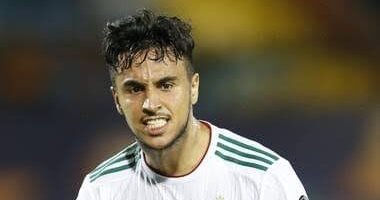 أزمة قلبية تضرب آدم وناس نجم منتخب الجزائر فى الكاميرون
