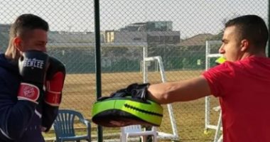 أحمد الفيشاوى يواصل تمريناته المكثفة لممارسة الرياضة فى الثامنة صباحا.. صور