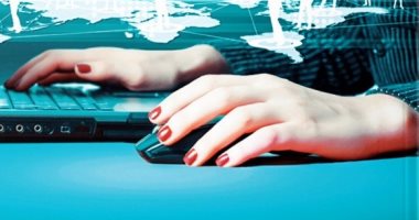 الهوية النسائية الرقمية.. كيف تصنعين شخصيتك على السوشيال ميديا؟