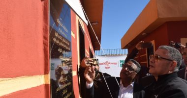 محافظ البحر الأحمر يفتتح المرحلة الأولى من كورنيش غارب ومبني الضرائب