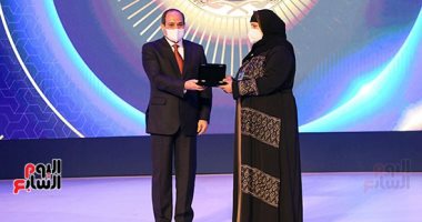  الرئيس السيسى يكرم أسر شهداء الشرطة  فى عيد الشرطة الــ70 