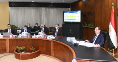 وزير البترول: الاستراتيجية المرنة لتطوير محاور العمل البترولى تسير بخطوات جيدة