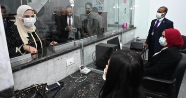 وزيرة التضامن تعلن توفير سيارات متنقلة لبنك ناصر الاجتماعى لخدمة العملاء