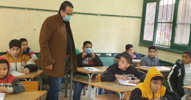 وكيل "تعليم الغربية" يتابع امتحانات النقل بجميع المراحل وسط إجراءات احترازية