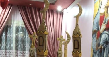 ماريان تصمم مجسم لمسجد مع كنيسة بالفوم والألوان البلاستيك.. صور