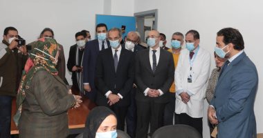 وزير الاتصالات ومحافظ بني سويف يتفقدان وحدة التشخيص عن بعد.. لايف