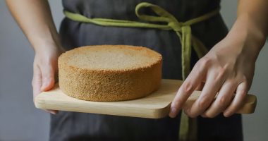 طريقة عمل الكيك السادة بمكونات سهلة وغير مكلفة