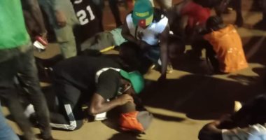 سقوط العشرات من جماهير الكاميرون بسبب التدافع عقب مواجهة جزر القمر.. فيديو