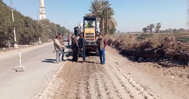 حياة كريمة.. بدء رصف الطريق الزراعى الغربى من كوبرى ديرمواس لكمين الرحمانية بالمنيا