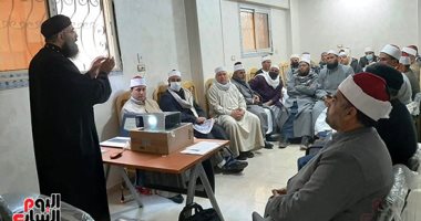 قسيس يحاضر لشيوخ.. رجل دين مسيحى يدرب أئمة مسلمين "صور"