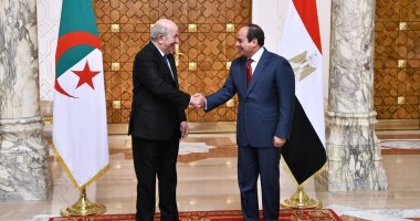 الرئيس السيسى فى مؤتمر صحفى مشترك مع نظيره الجزائرى: توافقنا على ضرورة عقد انتخابات الرئاسة والبرلمان الليبية بالتزامن وخروج جميع القوات الأجنبية والمرتزقة بدون استثناء.. وضرورة الحفاظ على الحقوق المائية لمصر