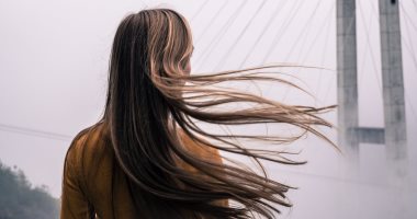 اوعى تقصيه قبل اكتمال القمر.. أشهر 6 أساطير وخرافات خاصة بإطالة الشعر 