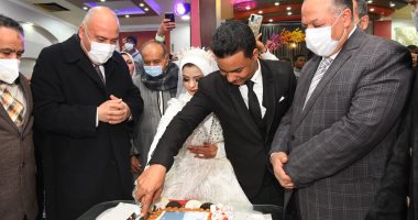 محافظ قنا وكيلا لعروس بنجع حمادي خلال عقد قرانها