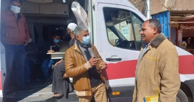سيارة المراكز التكنولوجية تواصل تقديم الخدمات فى مقر مجلس مدينة الأقصر