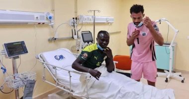 ساديو ماني ساخرا من الإصابة: "السنغال ضد الرأس الأخضر على أرضية المستشفى"