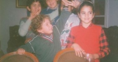 درة تستعيد ذكريات طفولتها بصورة لطيفة وتعلق: البراءة