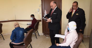 جولات يومية لرئيس جامعة الأقصر لمتابعة سير أعمال الامتحانات.. صور