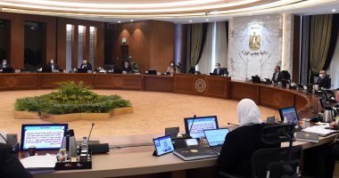 مجلس الوزراء يوافق على مشروعى قانونين جديدين لمكافحة الهجرة غير الشرعية.. التعاقد على جرعات من عقار "باكسلوفيد" تكفى لعلاج 20 ألف شخص مبدئيا.. ووزير البترول: ارتفاع الصادرات البترولية لـ 10 مليارات دولار 