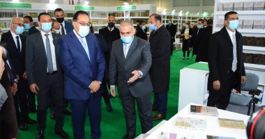 رئيس الوزراء يتفقد جناح دار الإفتاء فى معرض القاهرة الدولى للكتاب 