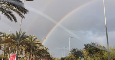 مع تحسن حالة الطقس.. قوس قزح يزين سماء القاهرة الجديدة.. صور