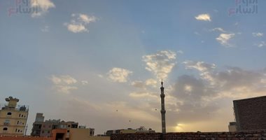 العاصفة هبة تصل الأقصر والغيوم تغطى قرص الشمس وانخفاض درجات الحرارة.. لايف