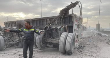 انقلاب سيارة نقل أعلى الطريق الدائرى الأوسطى بالقرب من نفق الأوتوستراد