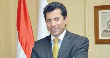 وزير الرياضة يتواصل مع البعثة المصرية فى الكاميرون لتهنئة المنتخب بالتأهل لدور الثمانية