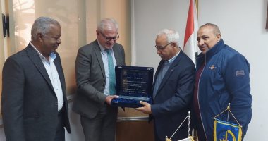 نقابة البناء والأخشاب: تنسيق مع الهجرة الدولية لتسفير 2 مليون عامل مصرى لليبيا