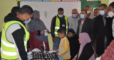 حياة كريمة بكفر الشيخ.. الكشف والعلاج مجانا ضمن قافلة طبية بقرية الحمراوى (صور)