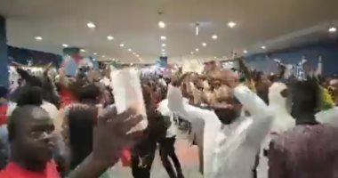 جماهير الكاميرون تحتفل بفوز الفراعنة على كوت ديفوار بأمم إفريقيا.. فيديو