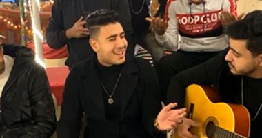 كل السميعة أجمع هنا.. هتسمع من أحمد فى شارع المعز أغانى عمرك ما سمعت زيها (فيديو)